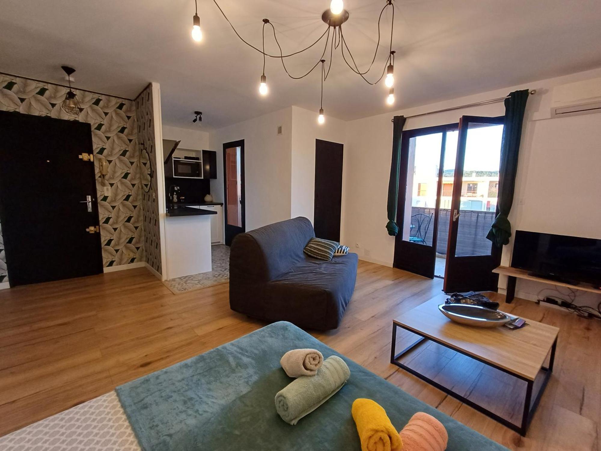 Tres Agreable Avec Balcon Et Wi-fi * Sanary-sur-Mer